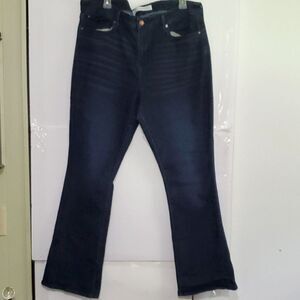 Levi Straus Women's Signature Mid Rise Boot Cut Jeans Dark Wash Stretchy 18M